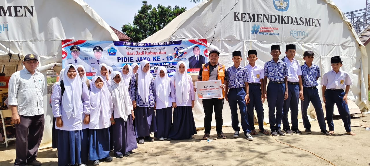 Rumah Zakat dan KitaBisa Bangun Sekolah Darurat Layak, Kembalikan Semangat Belajar Ratusan Siswa SMPN 1 Pidie Jaya